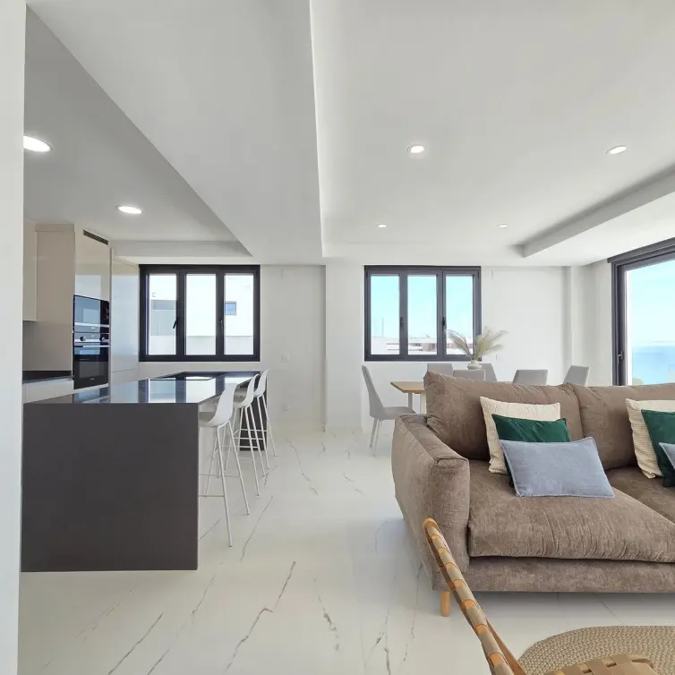 Venta de apartamento en planta media en Estepona