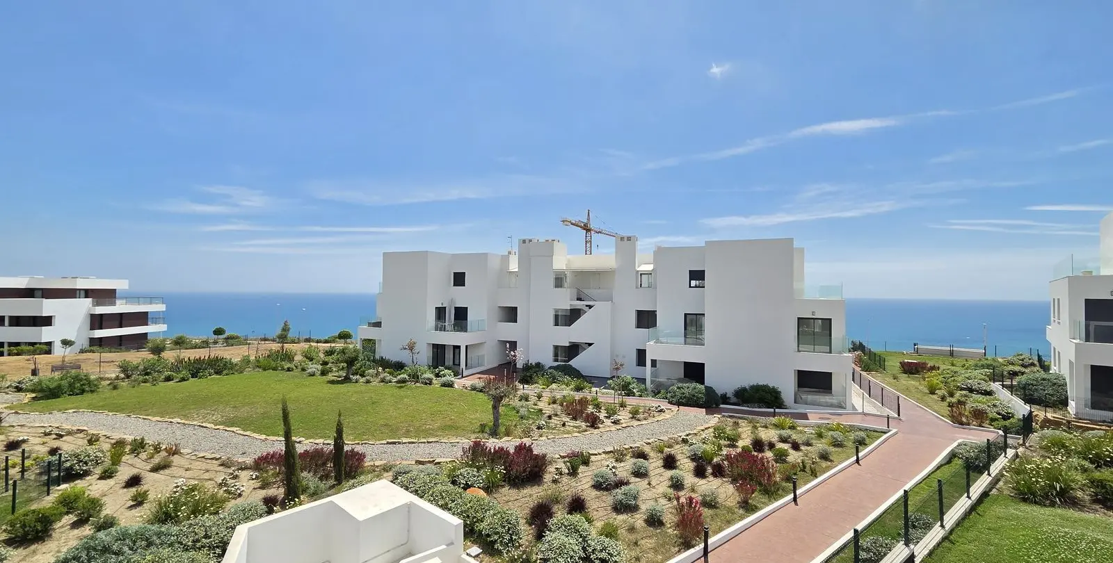 Sale of middle floor apartment in Estepona 5