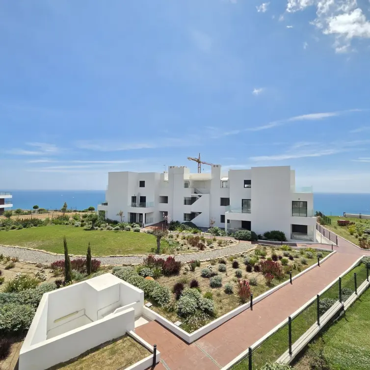 Venta de apartamento en planta media en Estepona