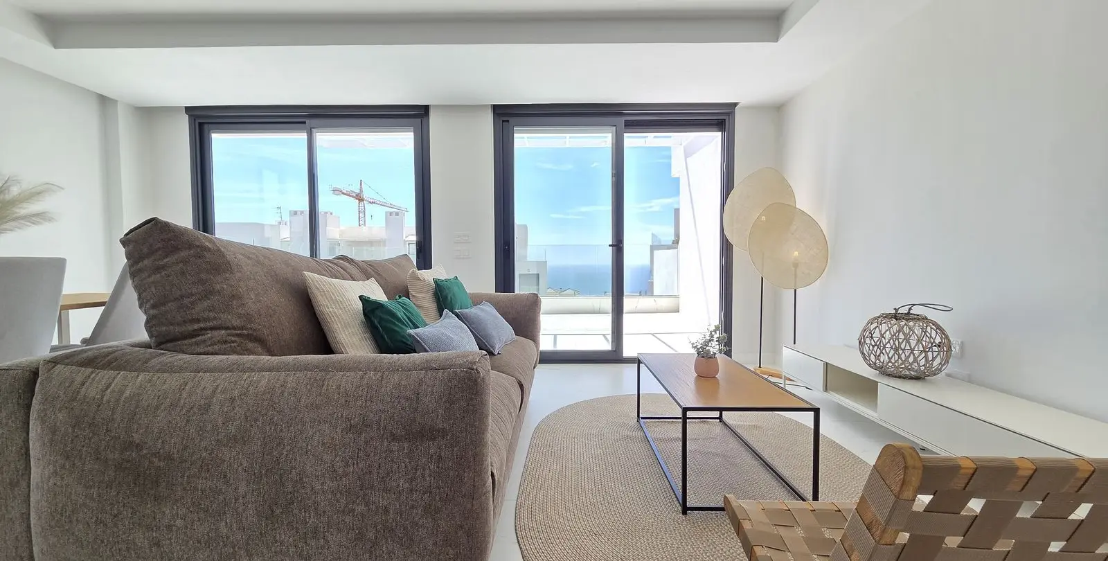 Sale of middle floor apartment in Estepona 10