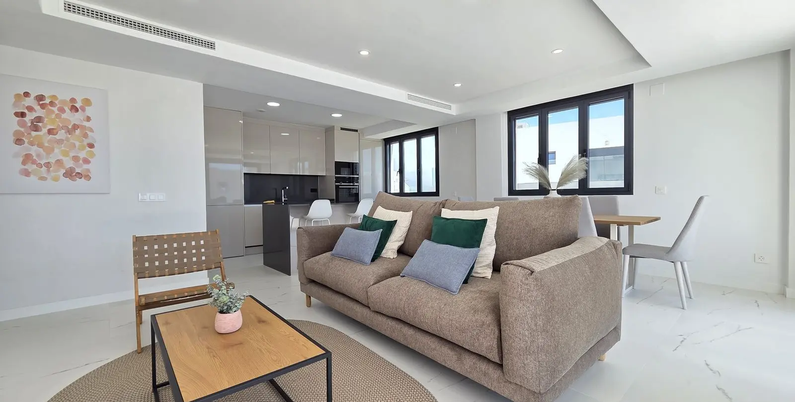 Sale of middle floor apartment in Estepona 11