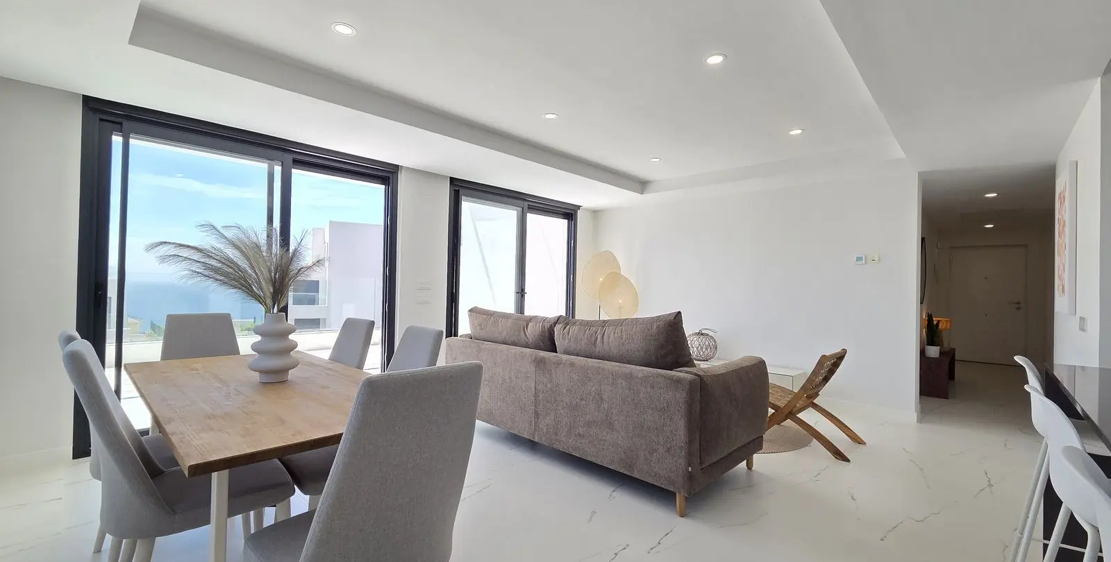 Sale of middle floor apartment in Estepona 12