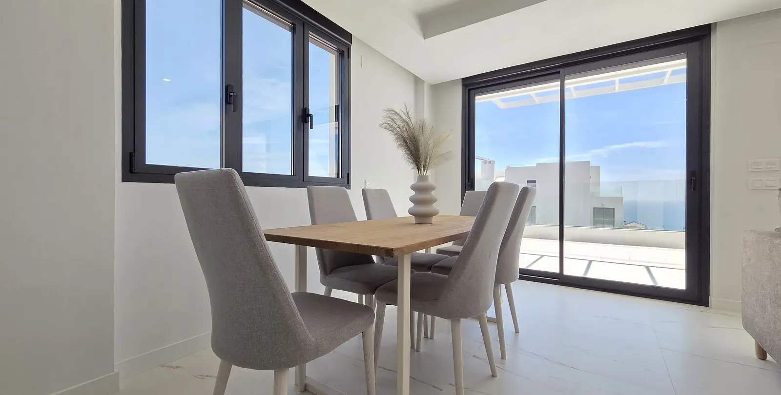 Sale of middle floor apartment in Estepona 13