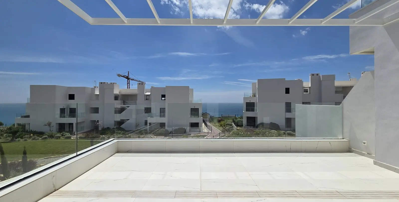Sale of middle floor apartment in Estepona 15