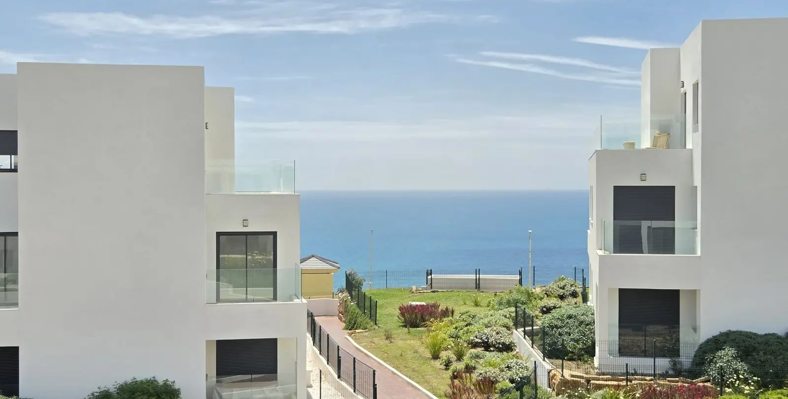 Sale of middle floor apartment in Estepona 16