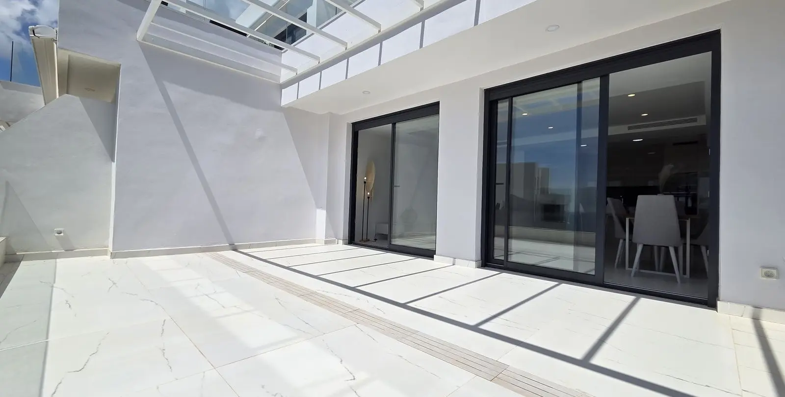 Sale of middle floor apartment in Estepona 17