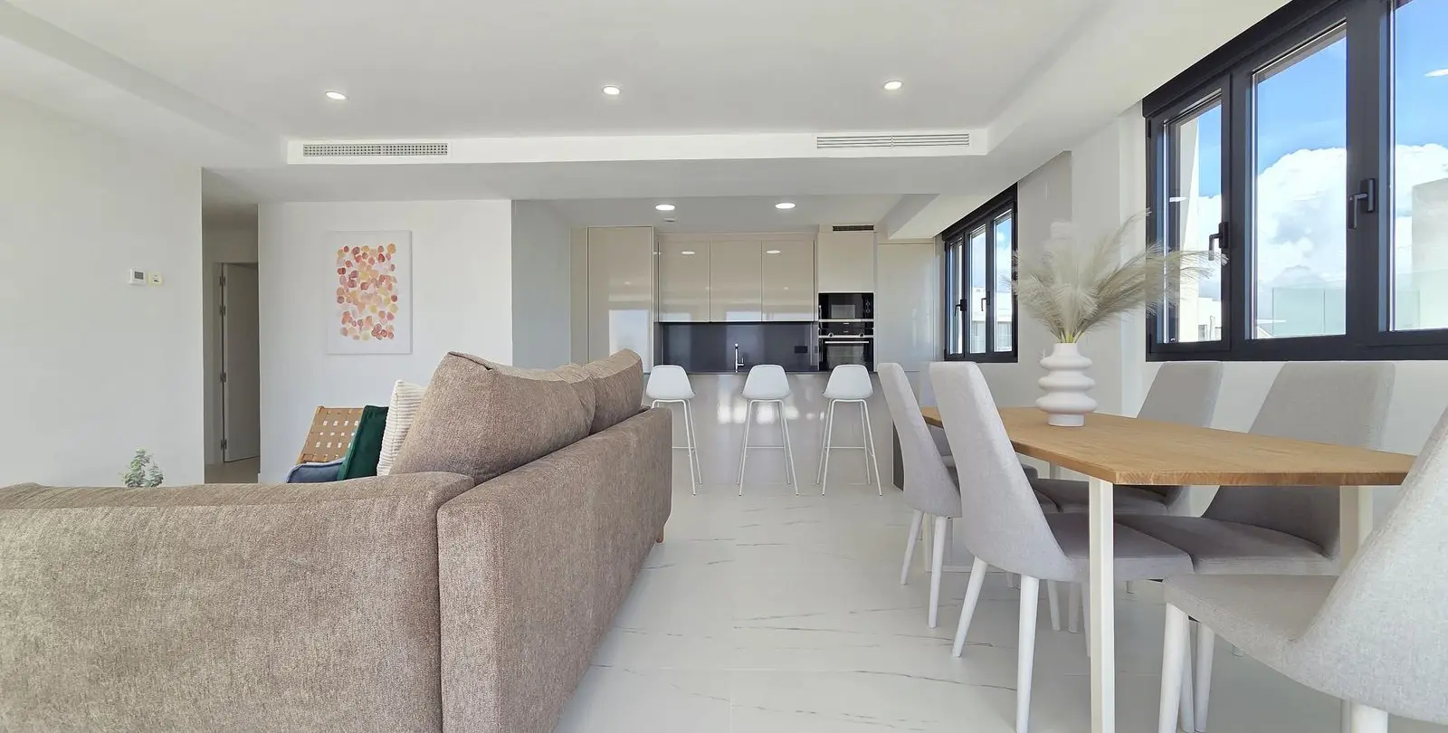 Sale of middle floor apartment in Estepona 20