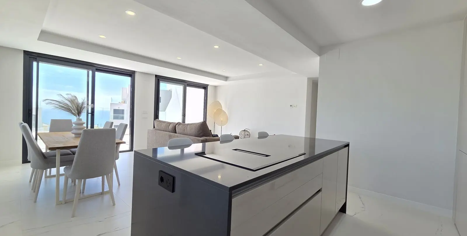 Sale of middle floor apartment in Estepona 22