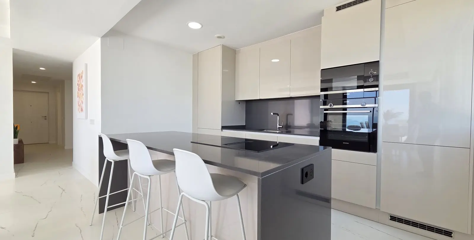 Sale of middle floor apartment in Estepona 23