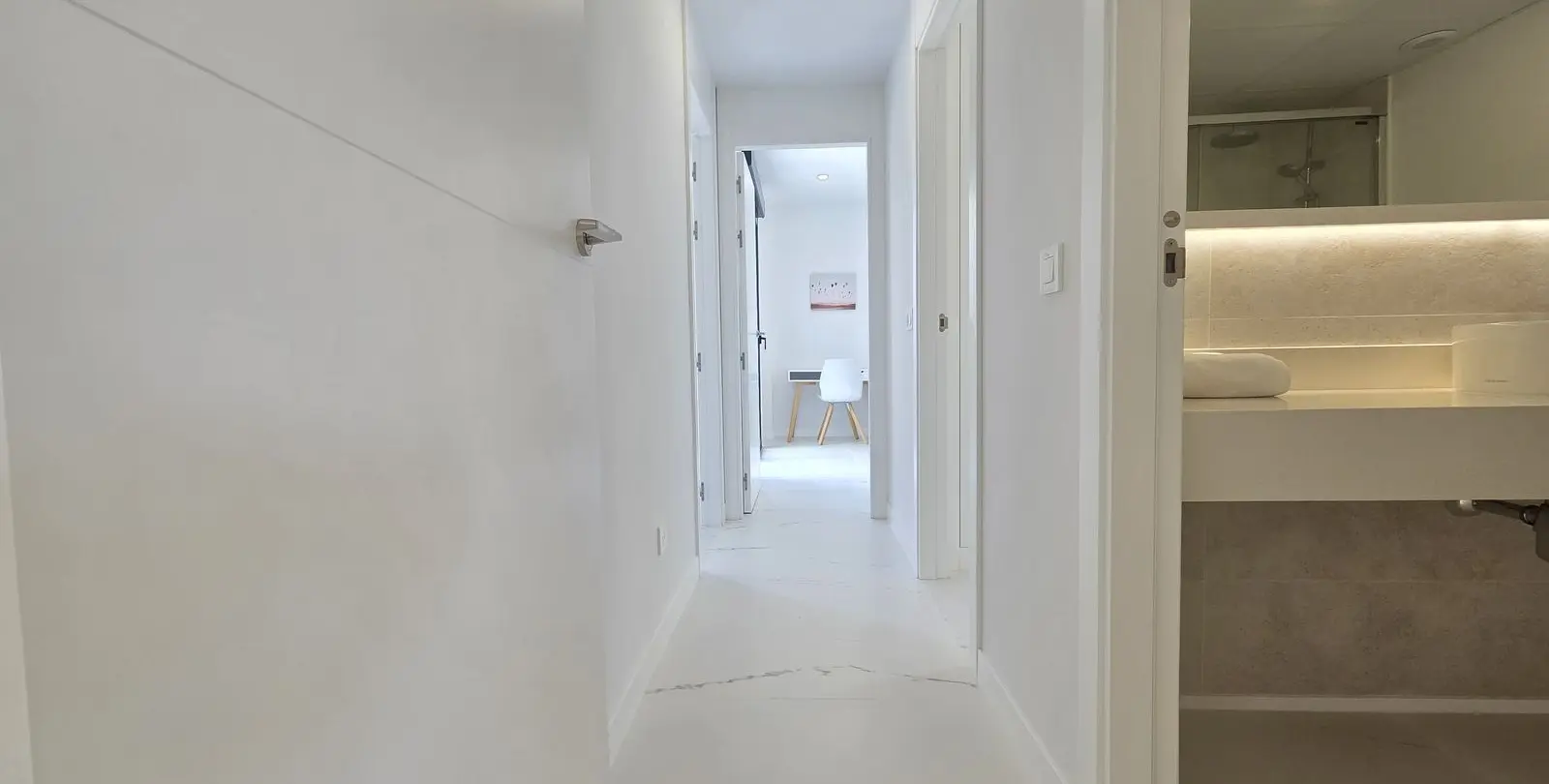 Sale of middle floor apartment in Estepona 24