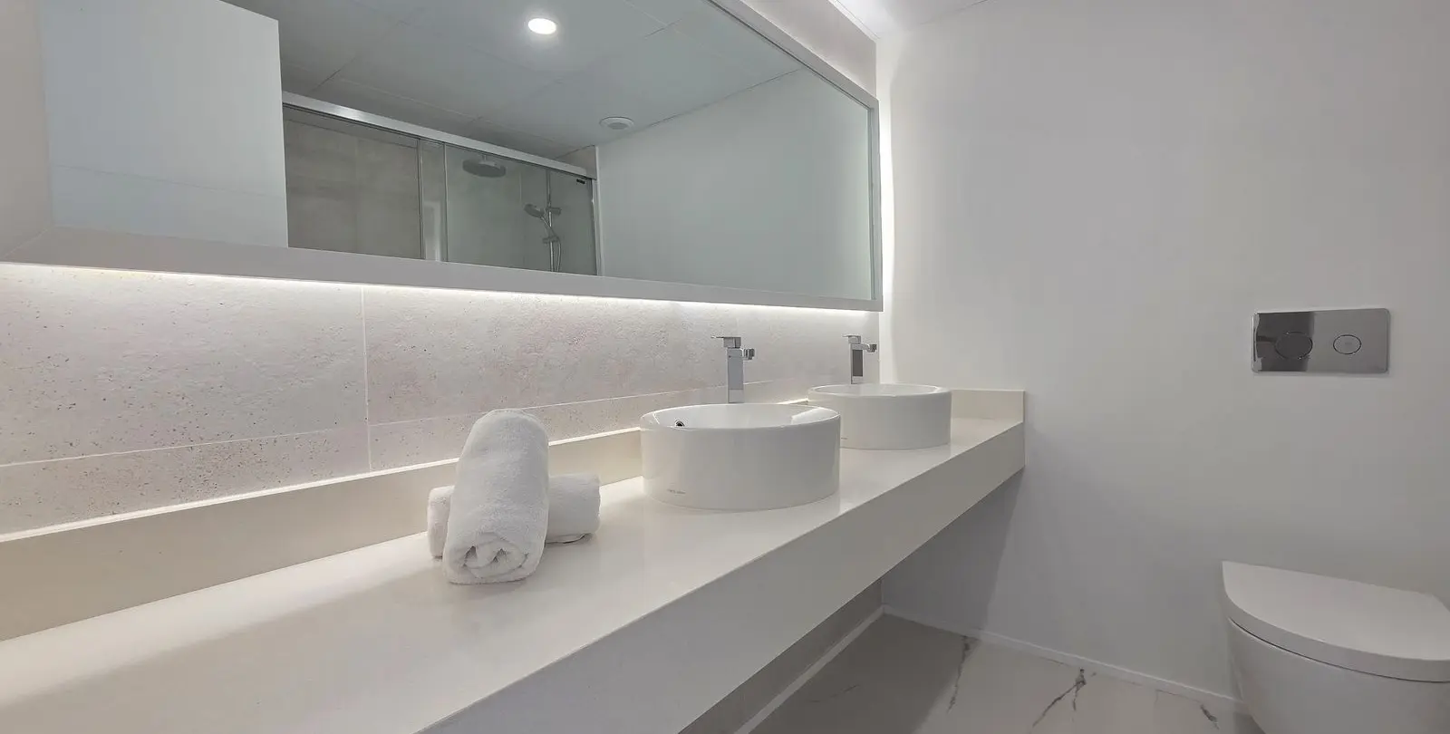 Sale of middle floor apartment in Estepona 26