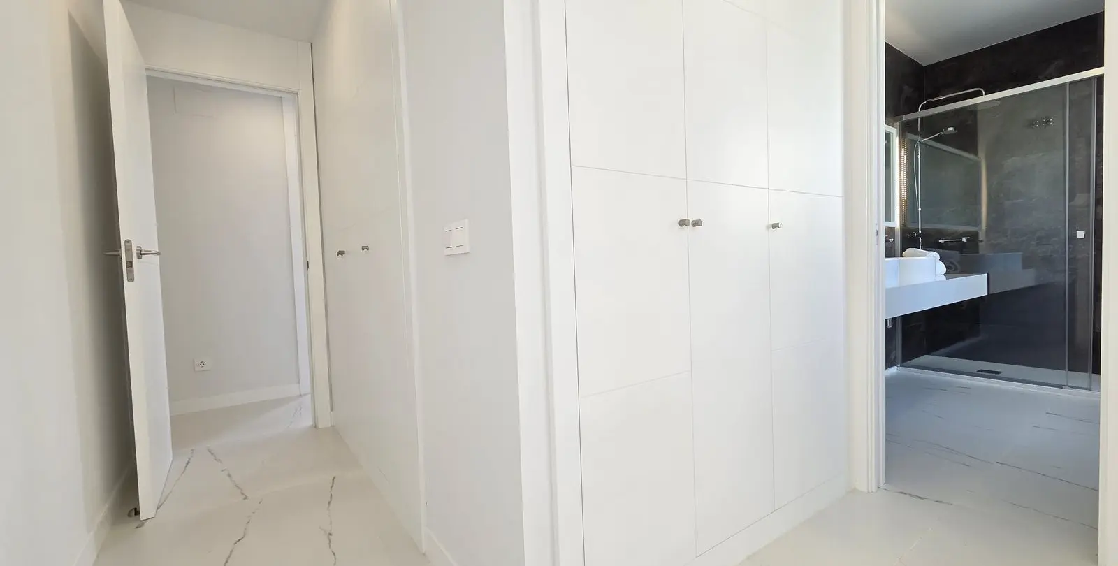 Sale of middle floor apartment in Estepona 31