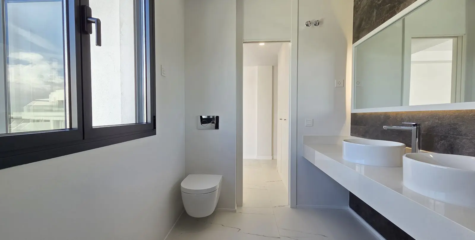 Sale of middle floor apartment in Estepona 34