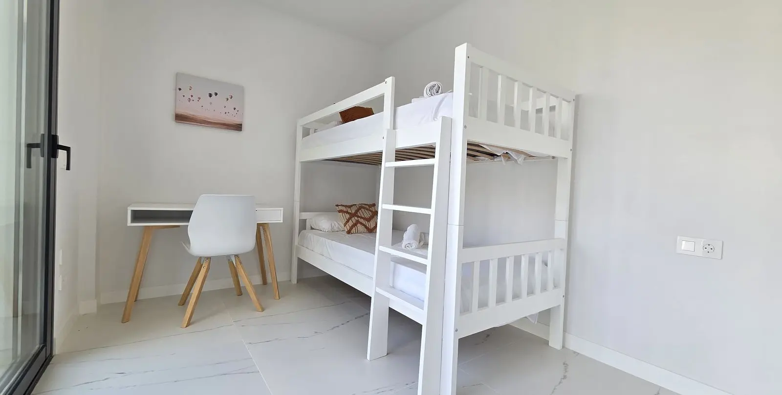 Sale of middle floor apartment in Estepona 39