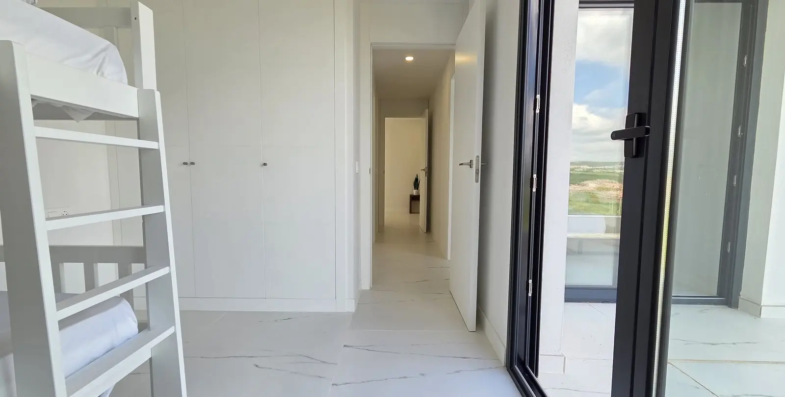 Sale of middle floor apartment in Estepona 40