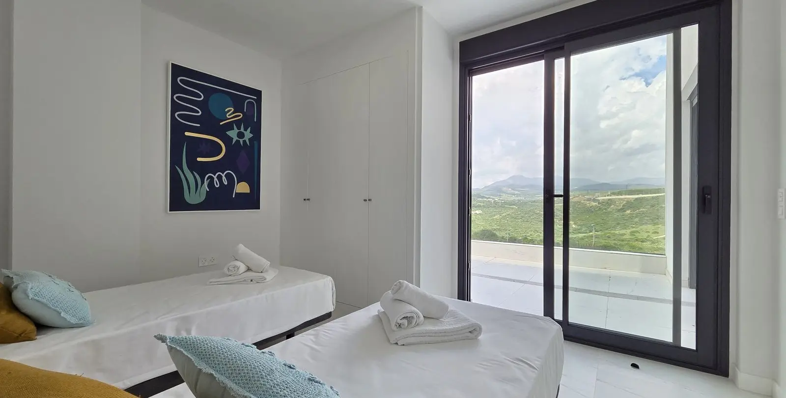 Sale of middle floor apartment in Estepona 44