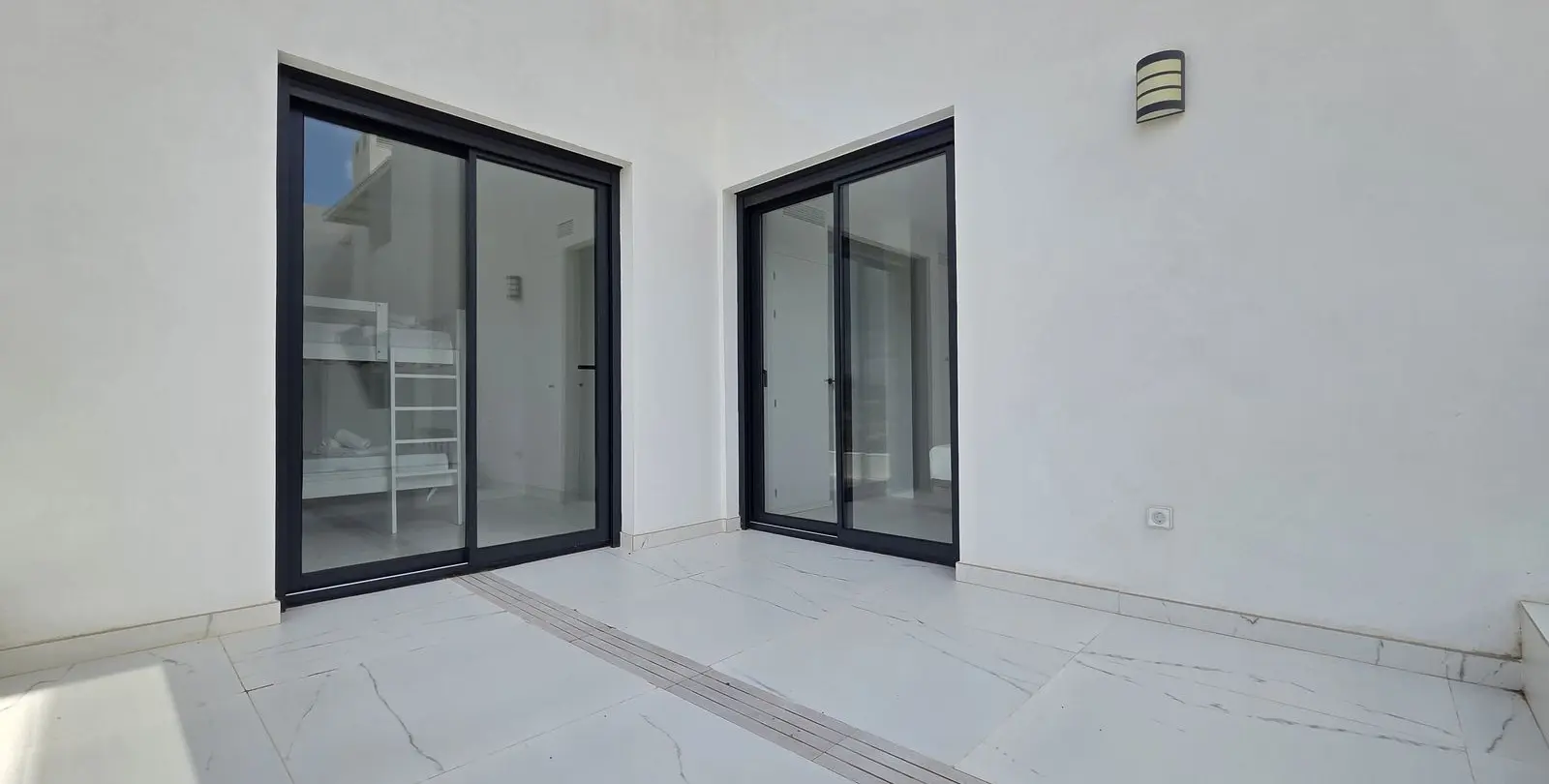 Sale of middle floor apartment in Estepona 47