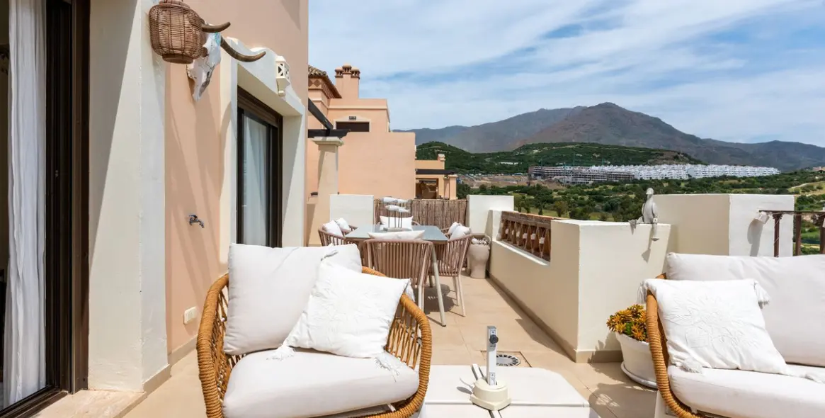 Продажа двухуровневого пентхауса в Estepona 2