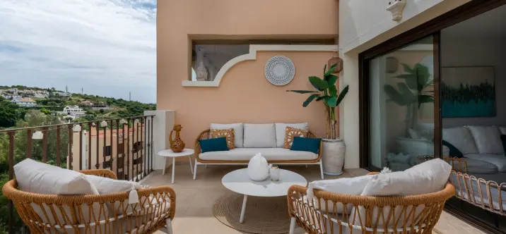 Продажа двухуровневого пентхауса в Estepona 2