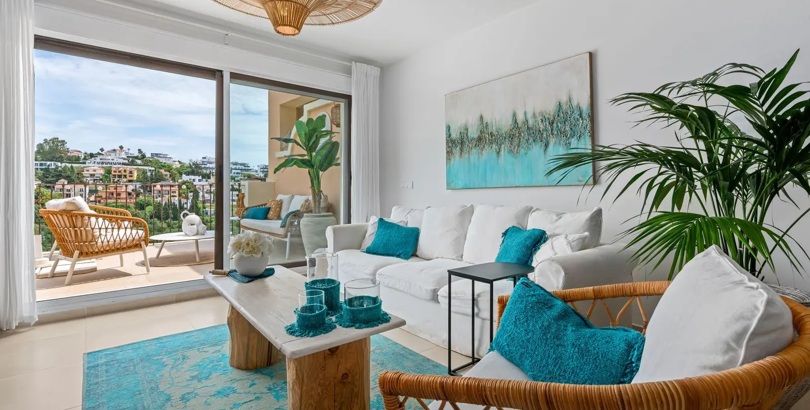 Продажа двухуровневого пентхауса в Estepona 1