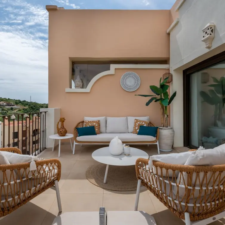Продажа двухуровневого пентхауса в Estepona