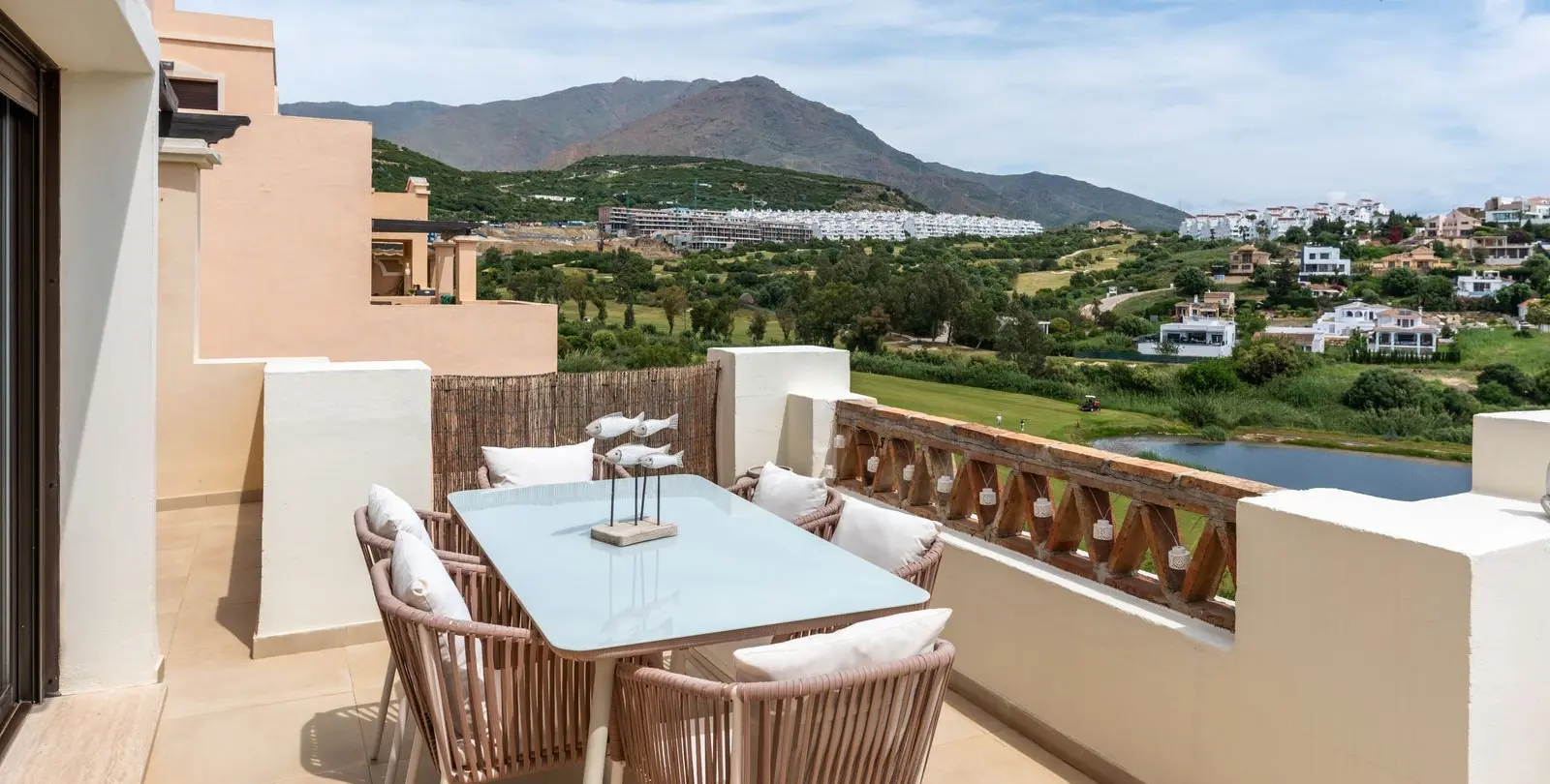 Продажа двухуровневого пентхауса в Estepona 4