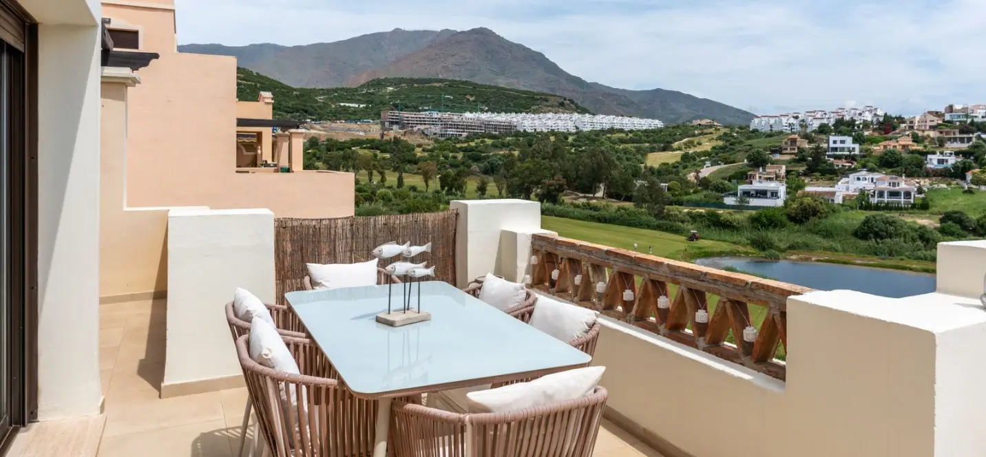 Продажа двухуровневого пентхауса в Estepona 3