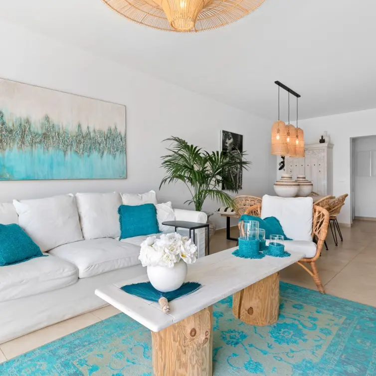 Продажа двухуровневого пентхауса в Estepona