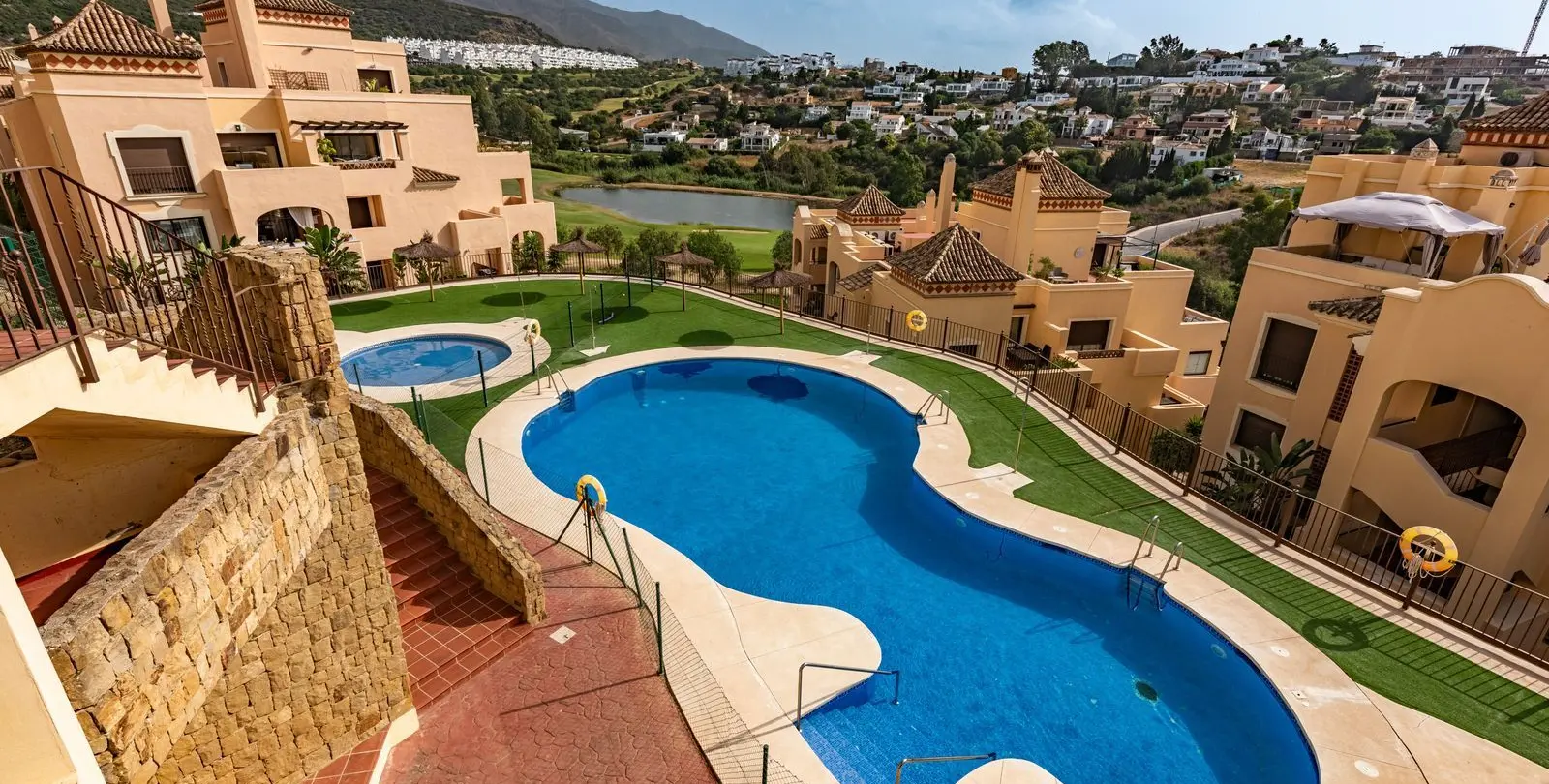Продажа двухуровневого пентхауса в Estepona 16