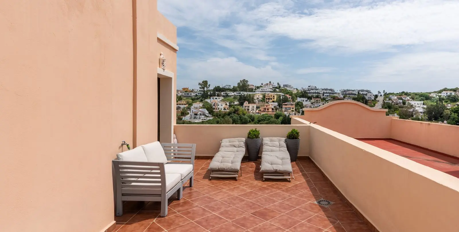 Продажа двухуровневого пентхауса в Estepona 45