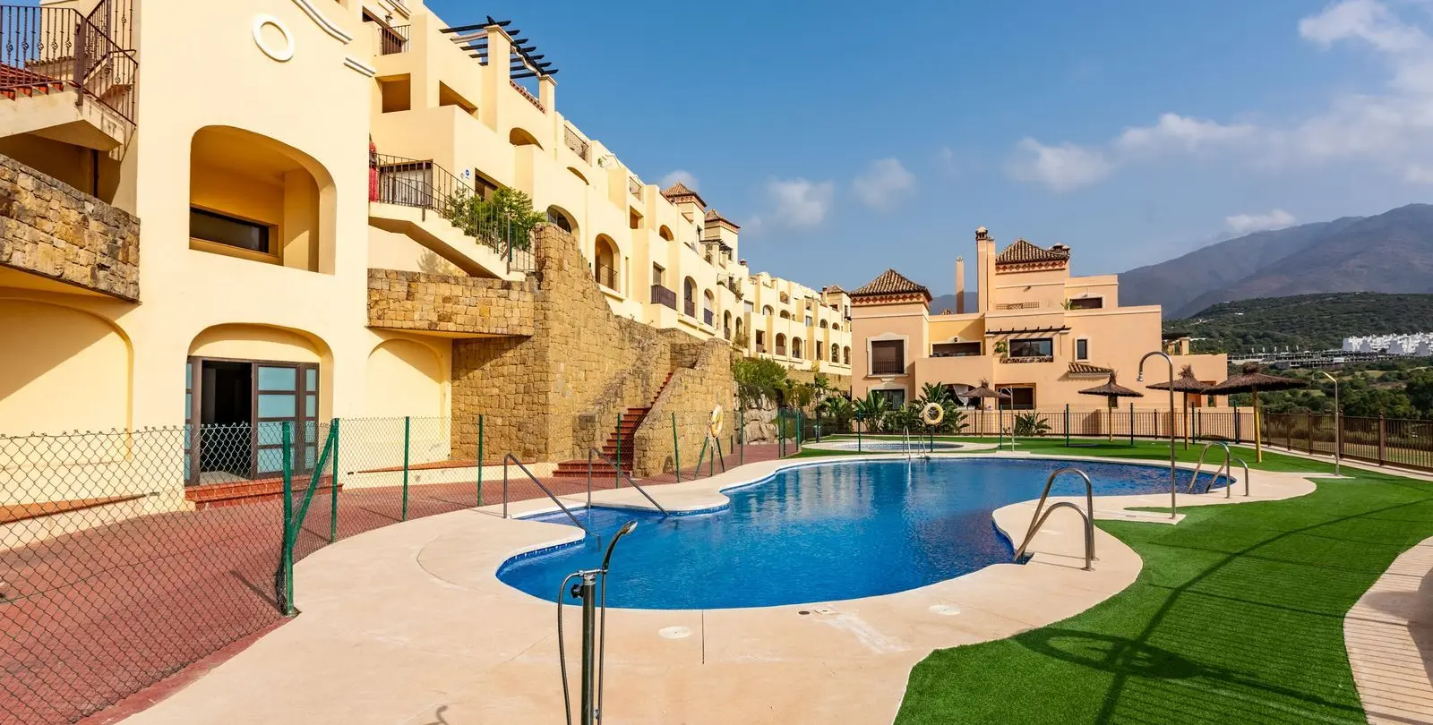Продажа двухуровневого пентхауса в Estepona 48