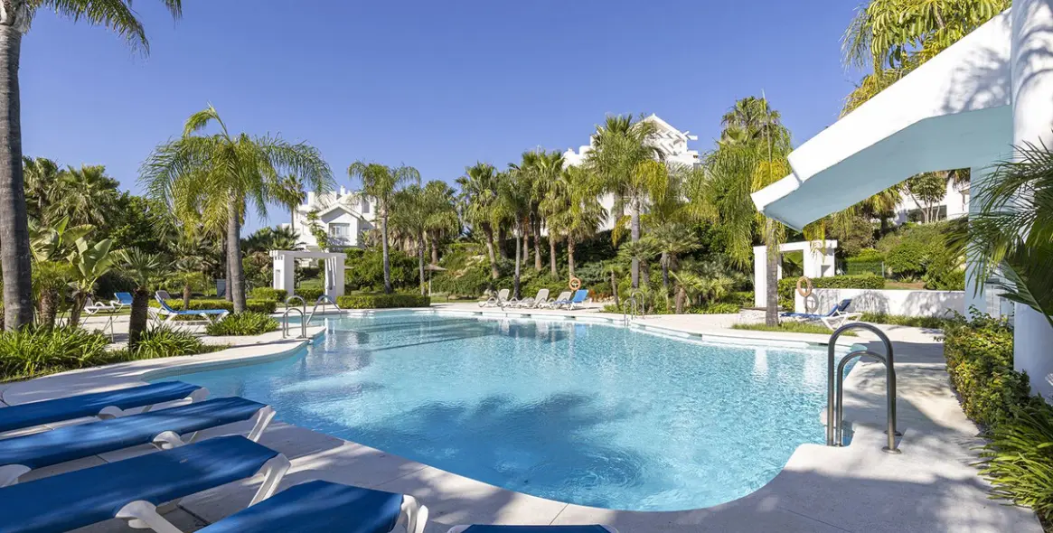 Sale of penthouse in Casares 1
