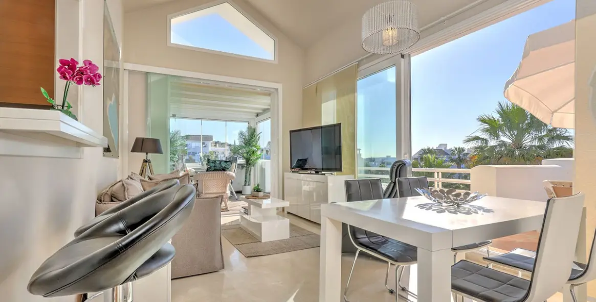 Sale of penthouse in Casares 2