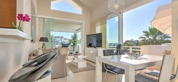 Sale of penthouse in Casares 1