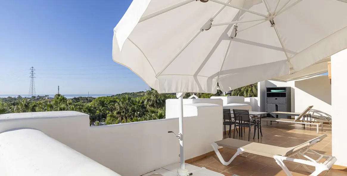 Sale of penthouse in Casares 8