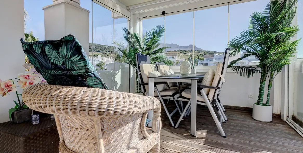 Sale of penthouse in Casares 10