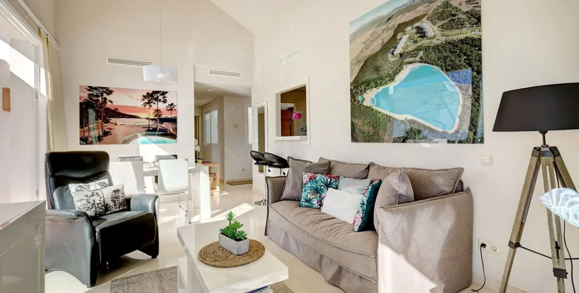 Sale of penthouse in Casares 13