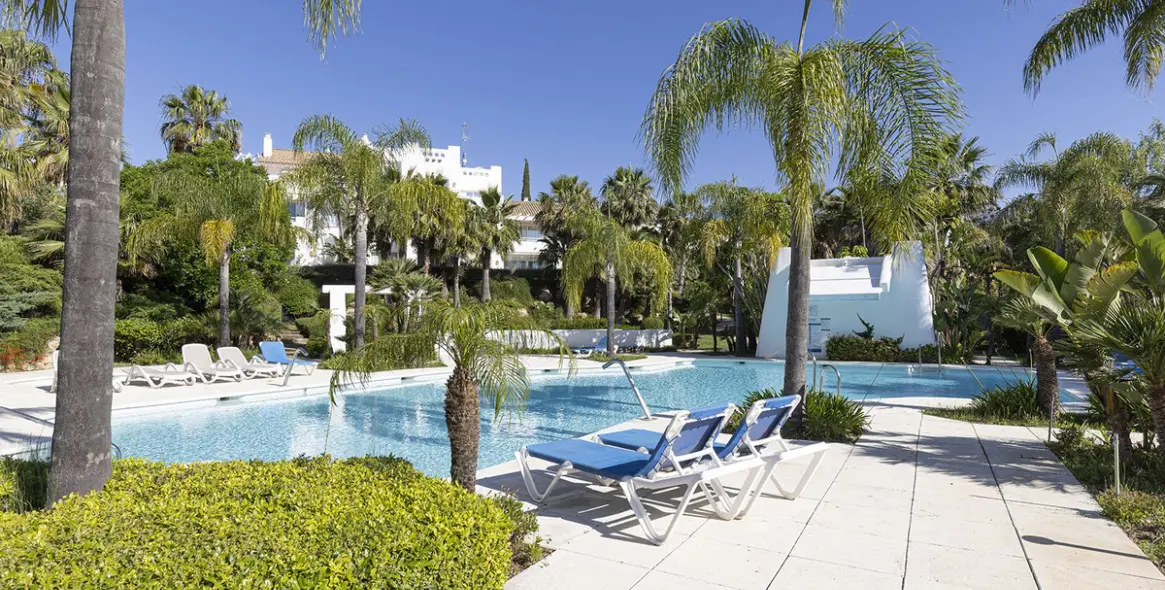 Sale of penthouse in Casares 16