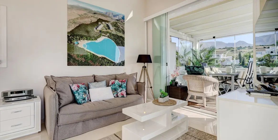 Sale of penthouse in Casares 18
