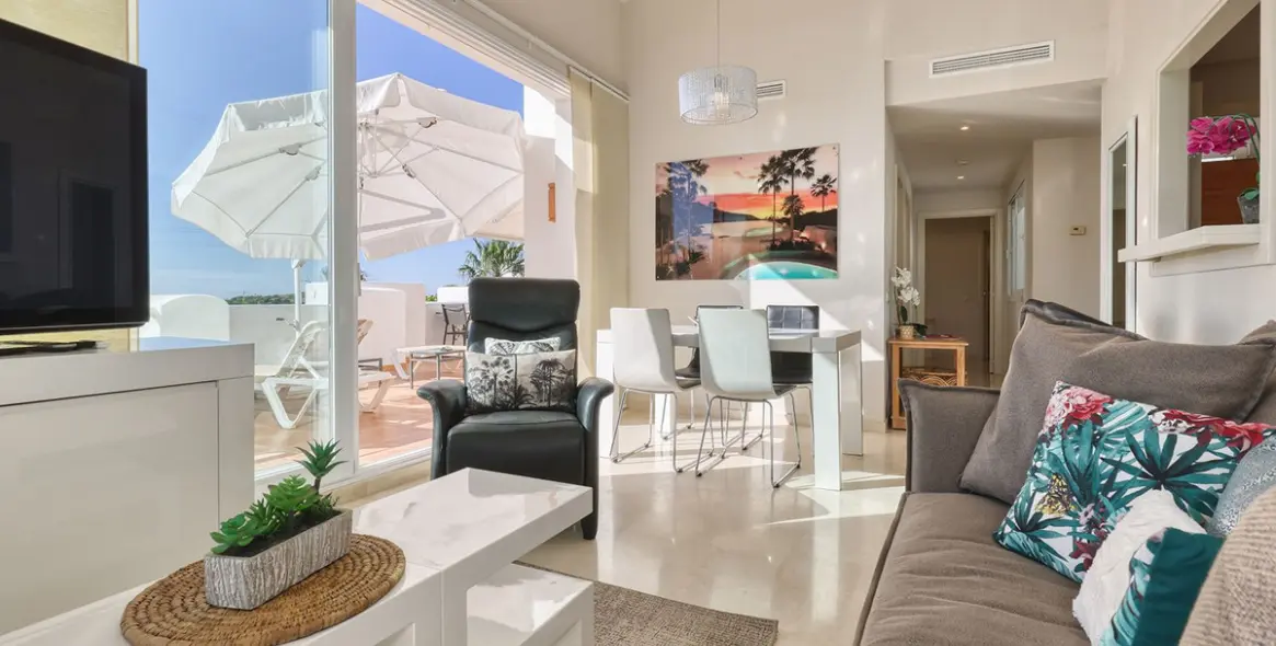 Sale of penthouse in Casares 19
