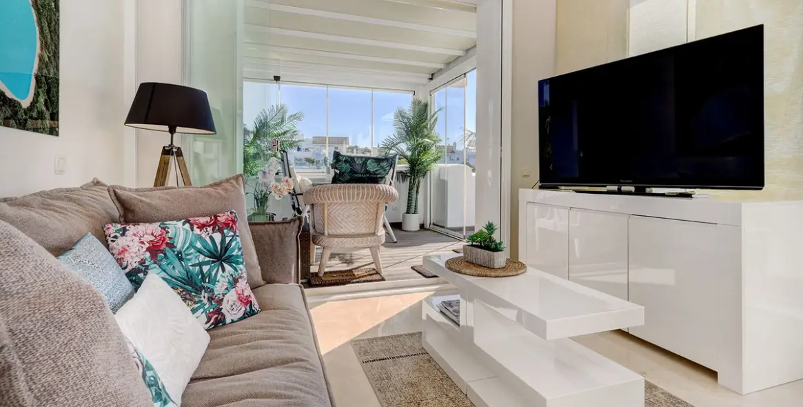 Sale of penthouse in Casares 20
