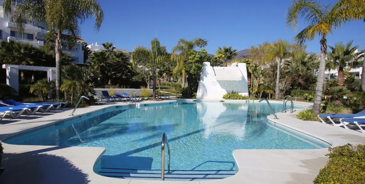 Sale of penthouse in Casares 27