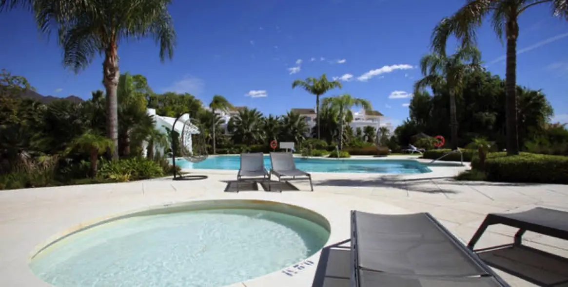 Sale of penthouse in Casares 31