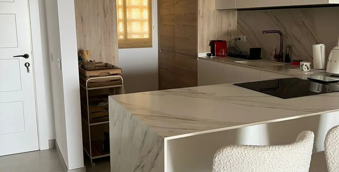 Продажа апартаментов на среднем этаже в The Golden Mile 4