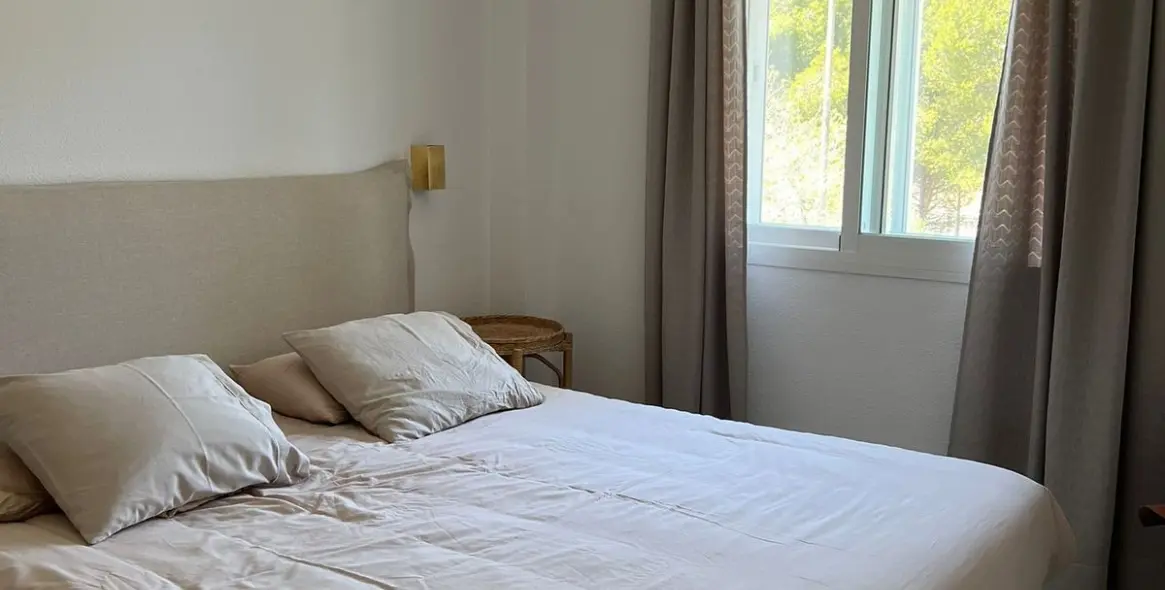 Продажа апартаментов на среднем этаже в The Golden Mile 9