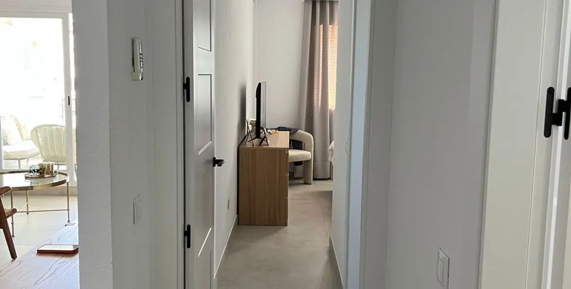 Продажа апартаментов на среднем этаже в The Golden Mile 14