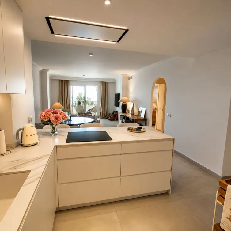 Venta de apartamento en planta media en The Golden Mile