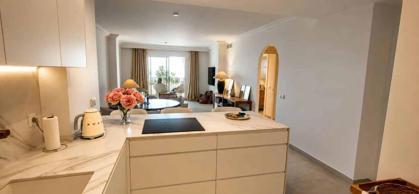Venta de apartamento en planta media en The Golden Mile 2