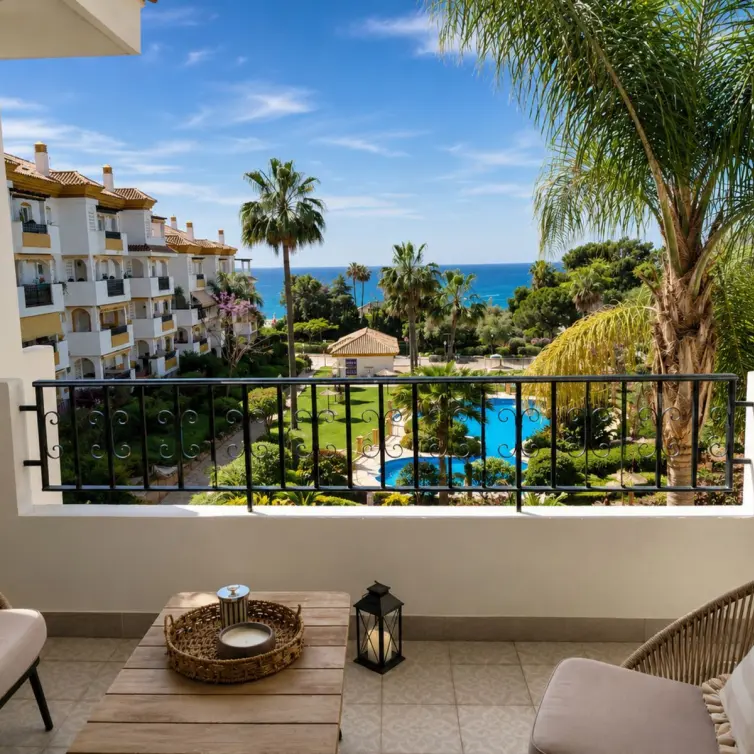 Venta de apartamento en planta media en The Golden Mile