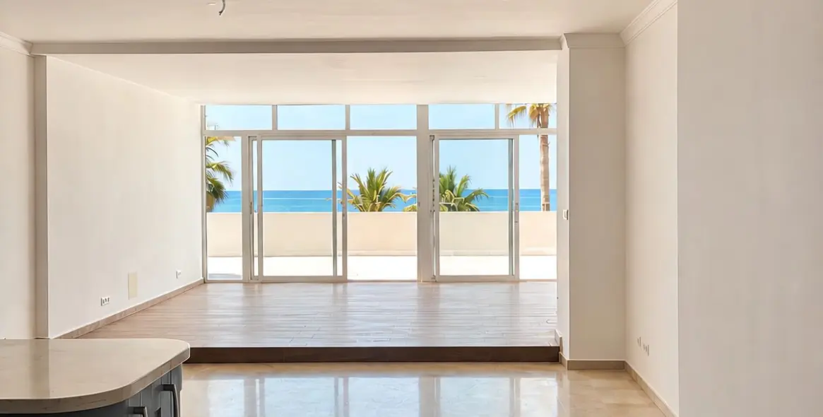 Sale of ground floor apartment in Estepona 1